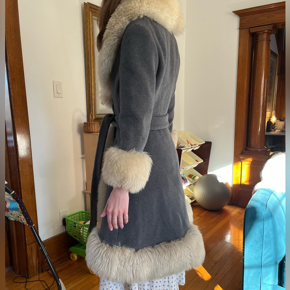 SOLD Lilli Ann vintage 100% wool and sheepskin Princess/swing style wrap coat - Picture 4 of 14